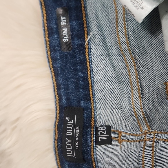 Judy Blue Slim Fit Medium Wash Distressed Jean's - Picture 4 of 5